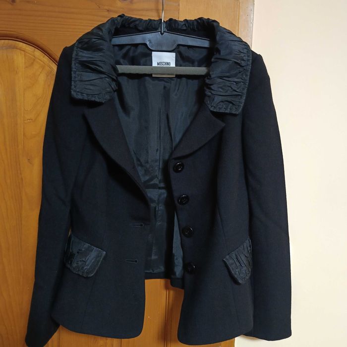 Четири маркови дамски официални костюма Armani, Benetton, Moschino, Elizabeth