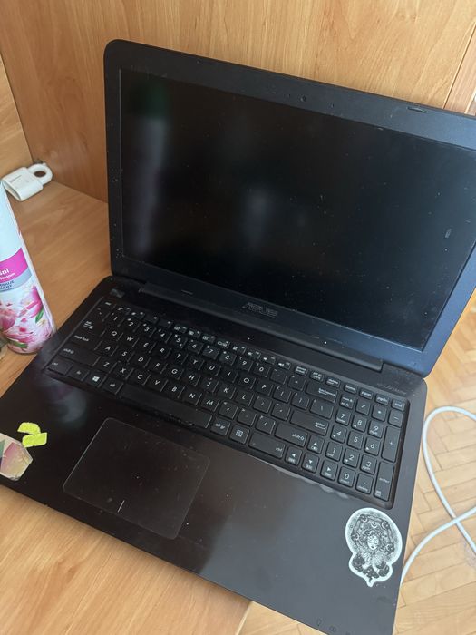 Asus X556U + Windows 10 instalat