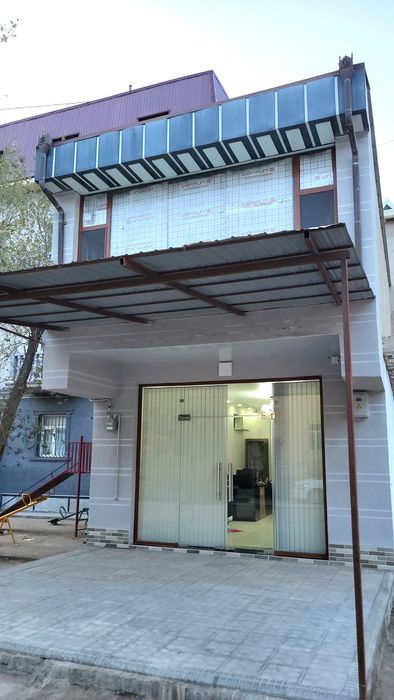 Урганч шахри марказида 2 каватли дукон келишилган нархда сотилади