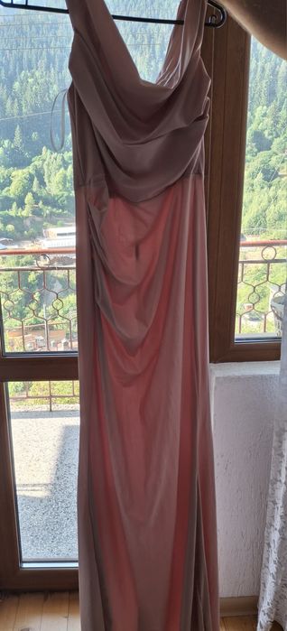 Дълга бледо- розова рокля