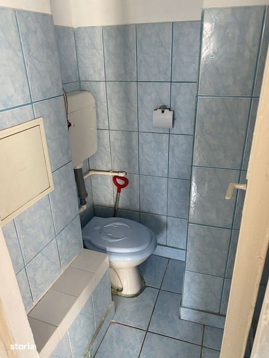 De vanzare apartament 3 camere - Fieni, etaj 2/4, aproape de Sinaia