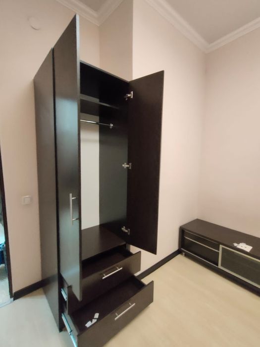 Продам спальну мебель всю