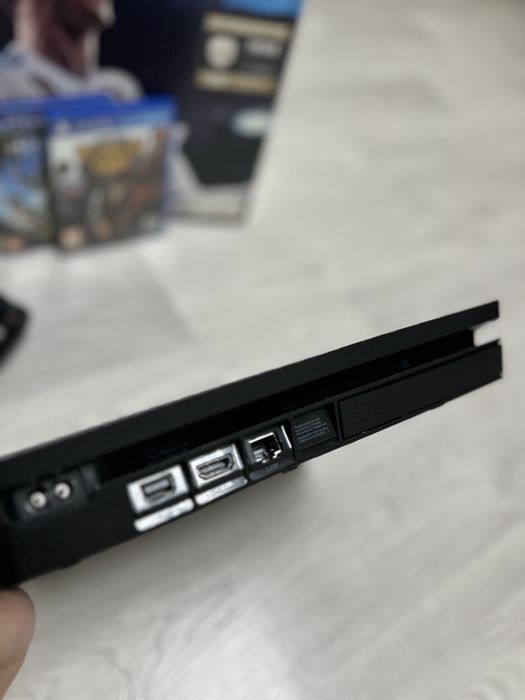 Sony PlayStation 4, 1 TB New.