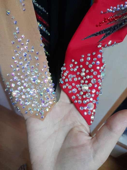 Продам купальник гимнастический.