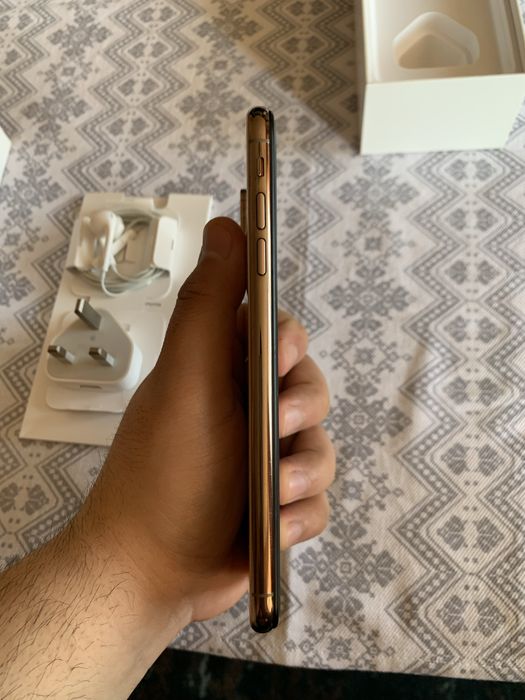 Iphone xs max gold