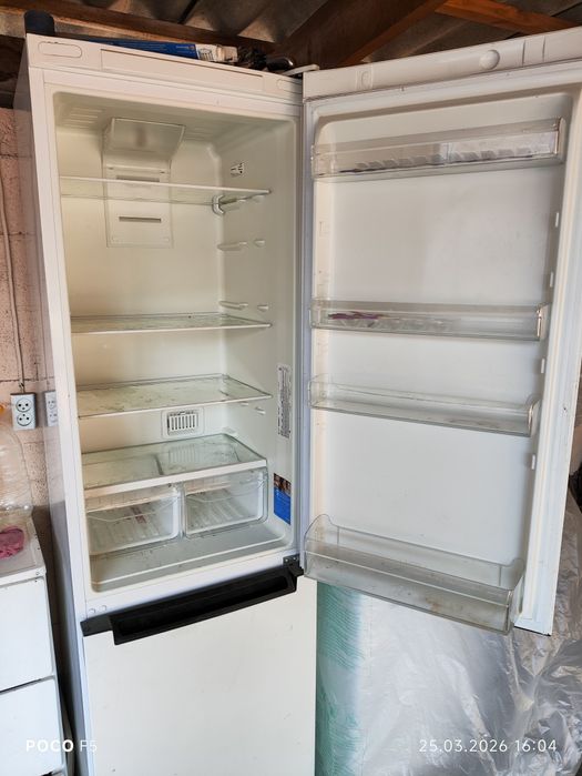 Холодильник Indesit DF5200W