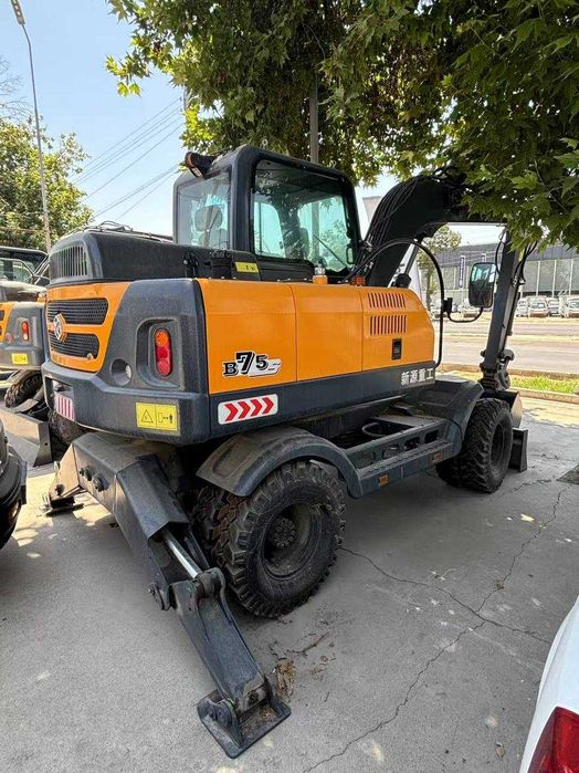 Колесный экскаватор XINYUAN XYB75S