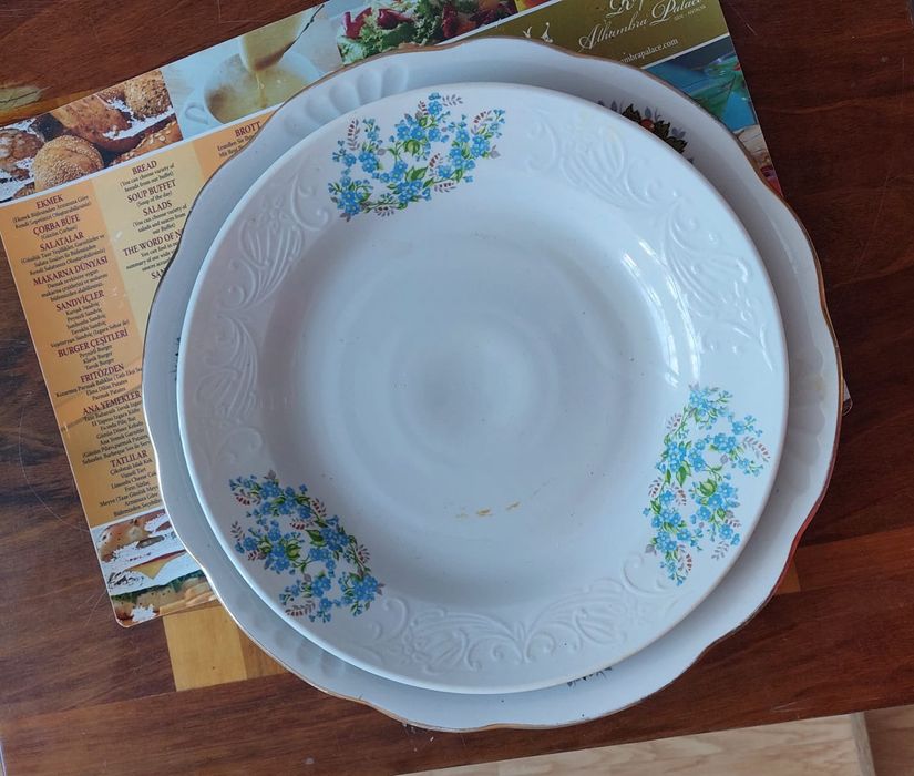 Блюда железные и керамические