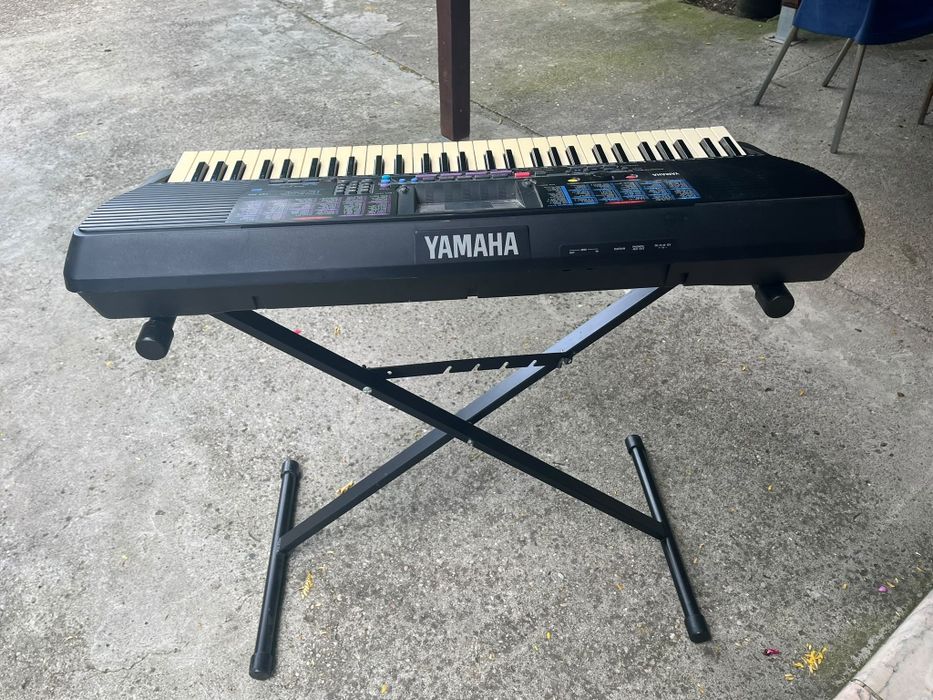 Vând orga yamaha