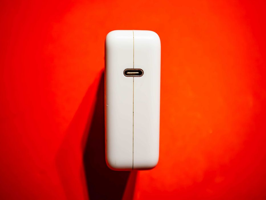 Оригинално 61W зарядно Apple USB-C (A1718) за MacBook Pro / Air