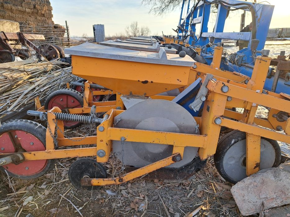 Сеялка 12 рядная