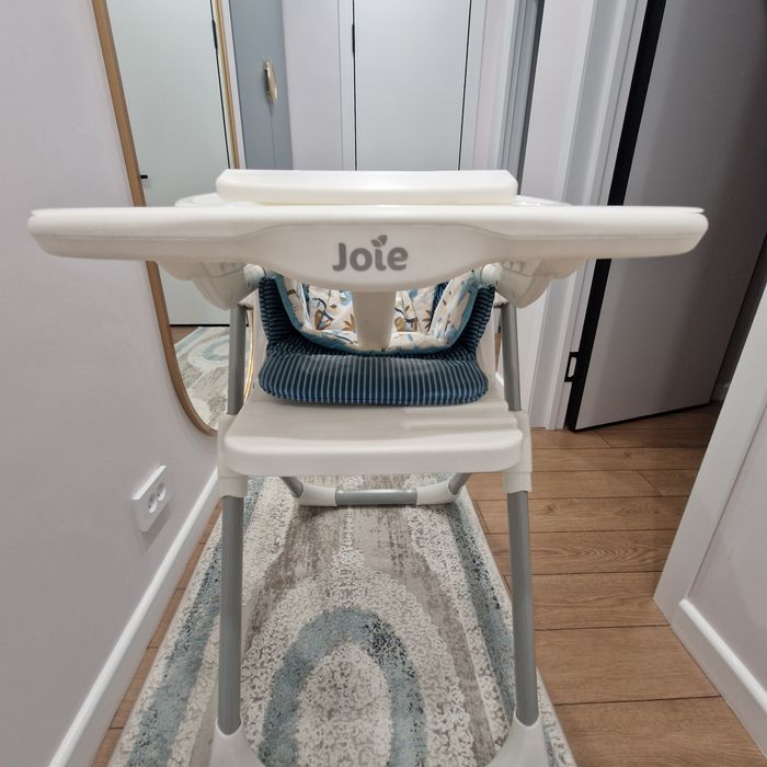 Продам  стол для кормления  бренда joie!