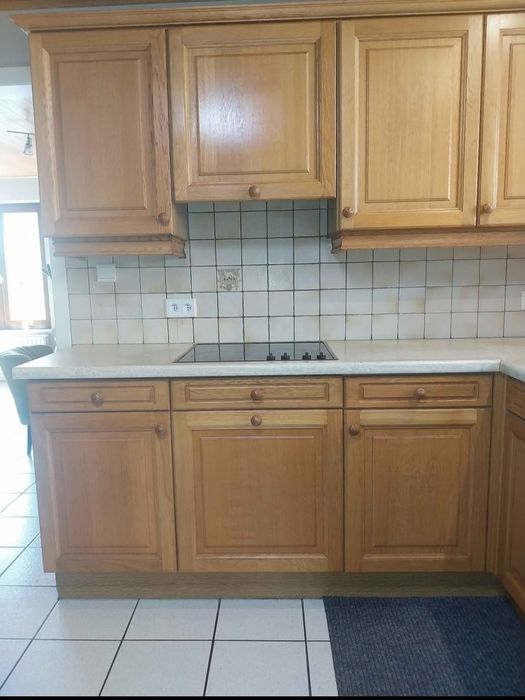 Ъглова дъбова кухня с уреди