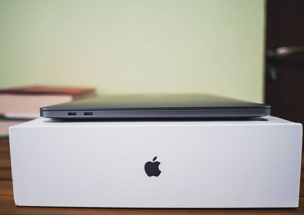 Apple MacBook Pro 13" M1 • 8GB RAM • 256GB SSD • Лаптоп като нов