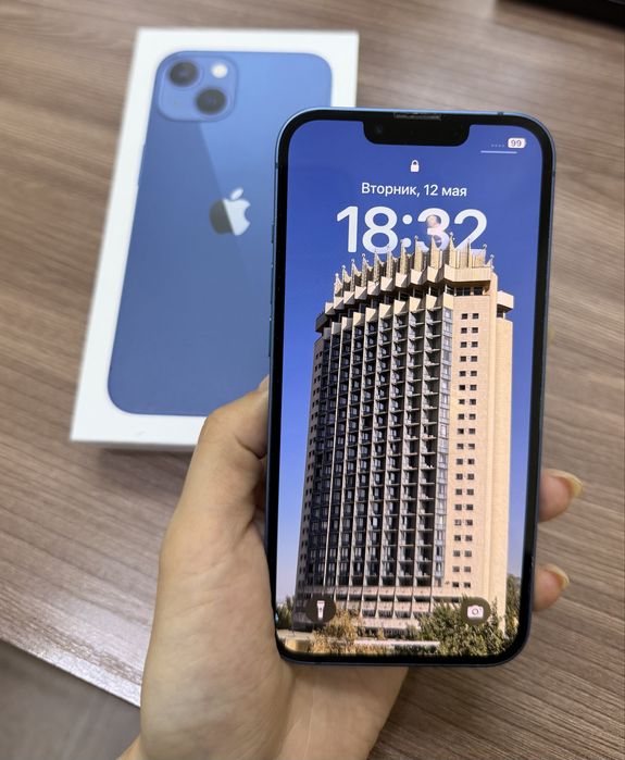 Продам IPhone 13