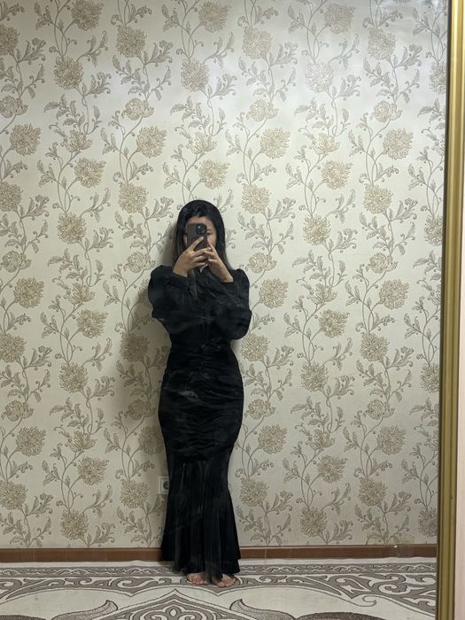 Вечернее черное платье