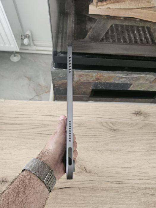 iPad Air 5 M1 2023 / ca Noua / 40 cicluri / Husa~folie~incarcator