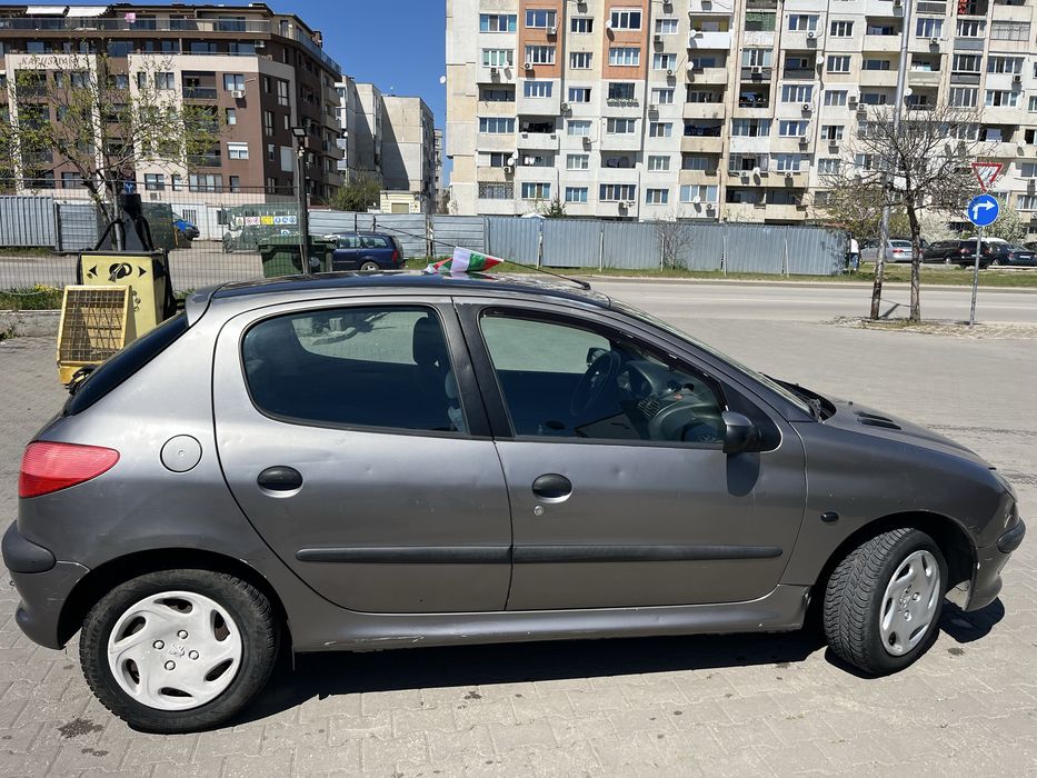 Пежо 206 запазен и здрав автомобил