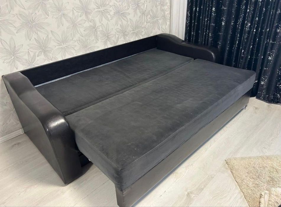 Canapea extensibilă 3 locuri