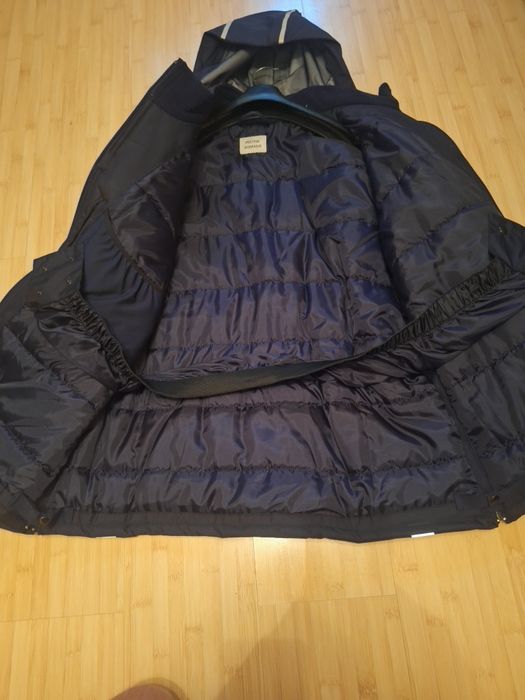 Ghete iarna, marimea 42 si geaca cu embleme marimea 60 II. Geaca se vi