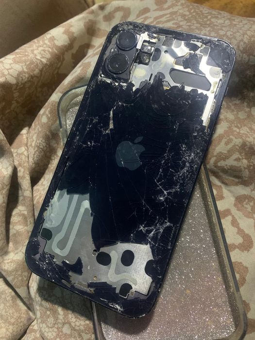 Vând iPhone 12 ,71% la sănătatea ba teriei ,450 negociabil predare per