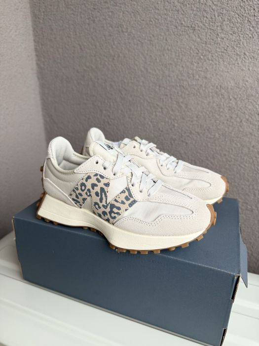 New Balance 327 leopard print logo