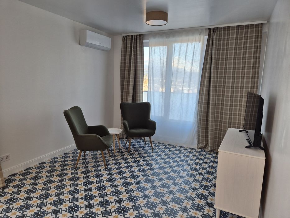 Дава се под наем Тристаен апартамент в София, Карпузица - 110 кв.м за 890 € - Снимка #2