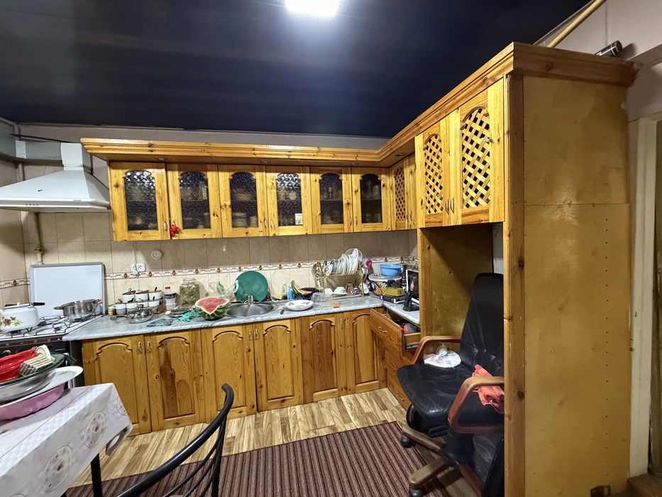 Chamoqdan eshiklar va kuxoniy mebel sotiladi