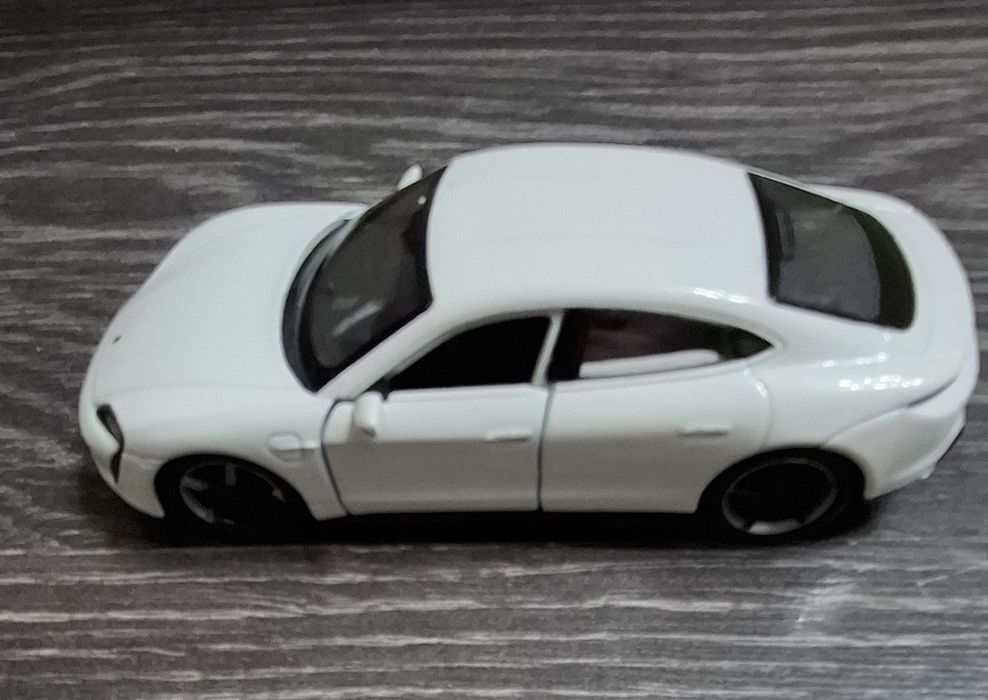 VÎND machetă PORSCHE MAYCAN TURBO S din metal de colecție