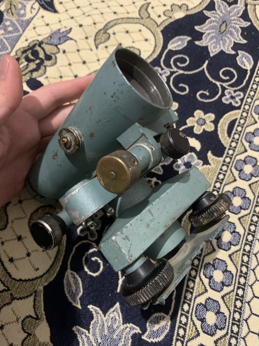 геодезиялық нивелир.