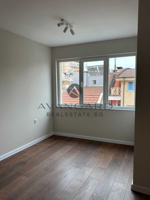 Продава се Двустаен апартамент в Пловдив, Център - 83 кв.м за 2091 €/кв.м - Снимка #5