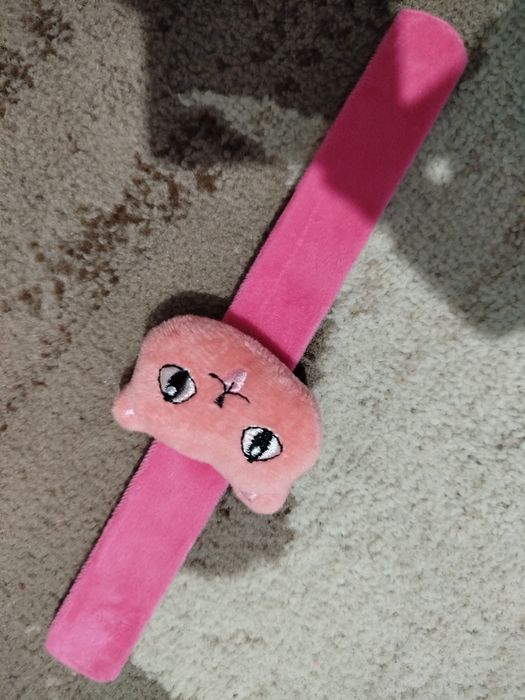 Игрушки детские на кисти.