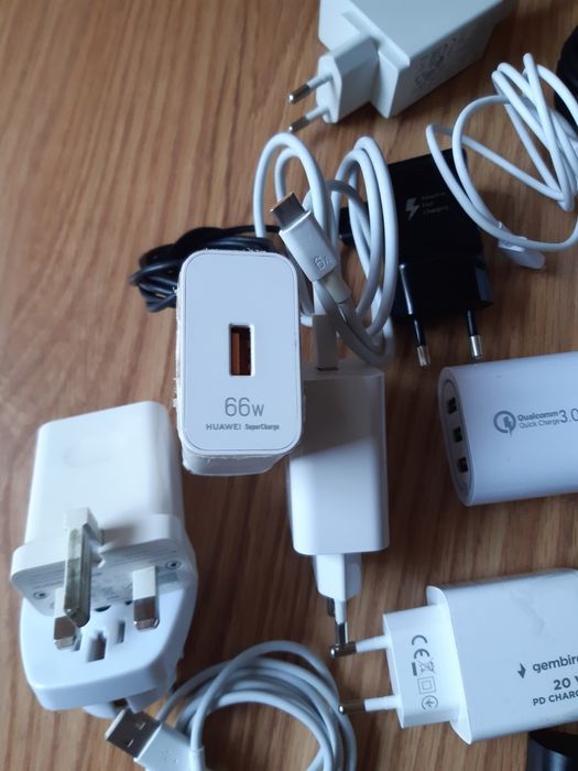 Încărcătoare  15 20 30 66 W Cabluri