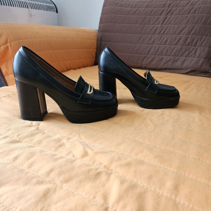 Чисто нови черни обувки, номер 35