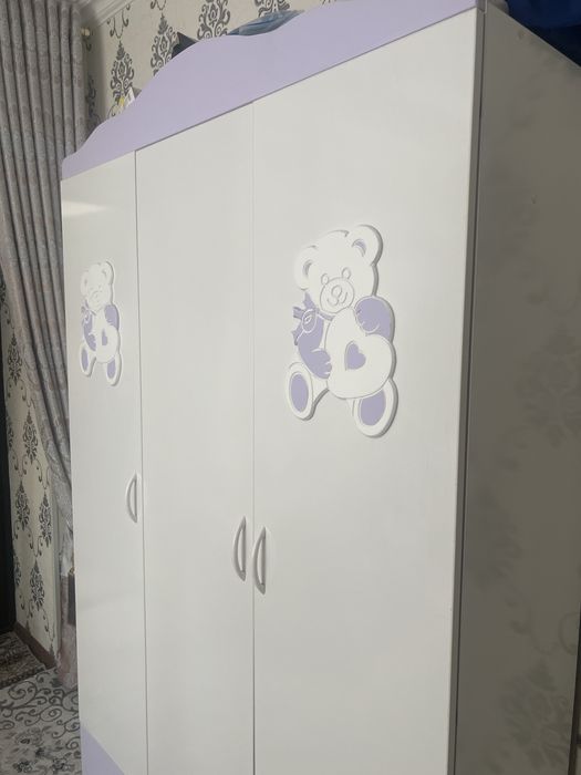 Продается комплект детской мебели Chicco