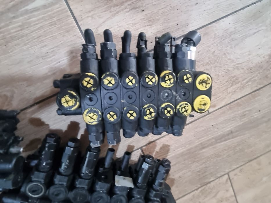 Distribuitoare jcb pe stok