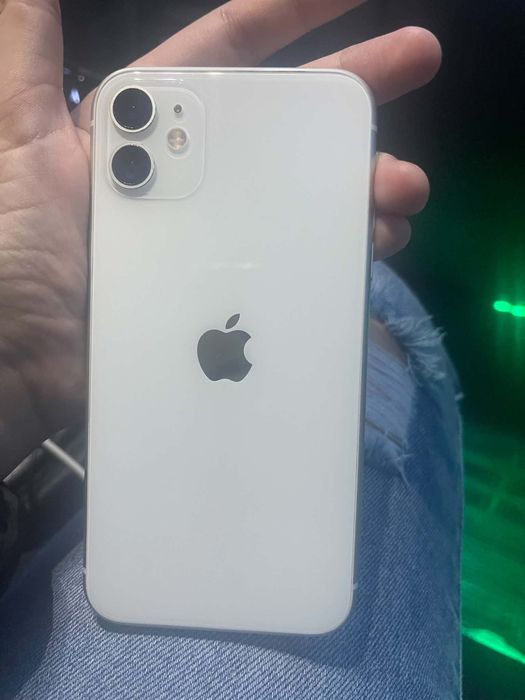 Vând sau schimb iPhone 11 cu leptop de gaming