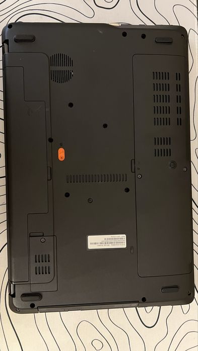 Продам ноутбук Acer Aspire E1-576G. Клавиатура и мышь в подарок!