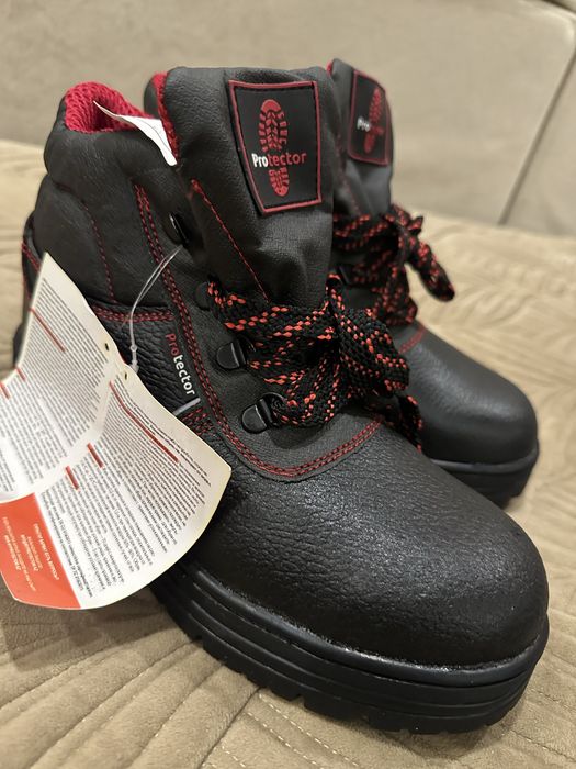 Продам новую рабочую форму и ботинки