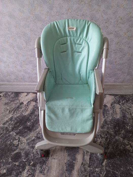 Продам стульчик для кормления.