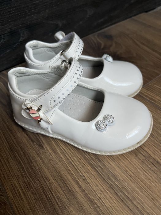 Pantofi de lac Clibee