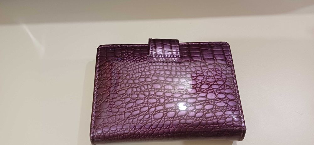 Портфейл от естествена кожа за  лични документи