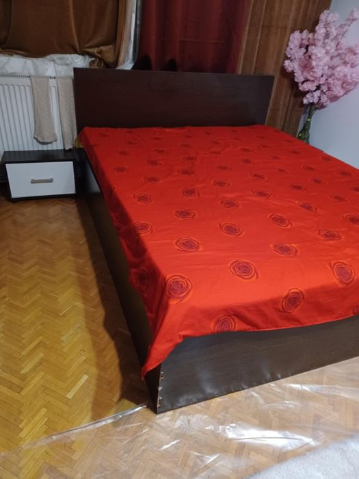 400  RonVând urgent și ieftin pat dormitor matrimonial tare perfectă