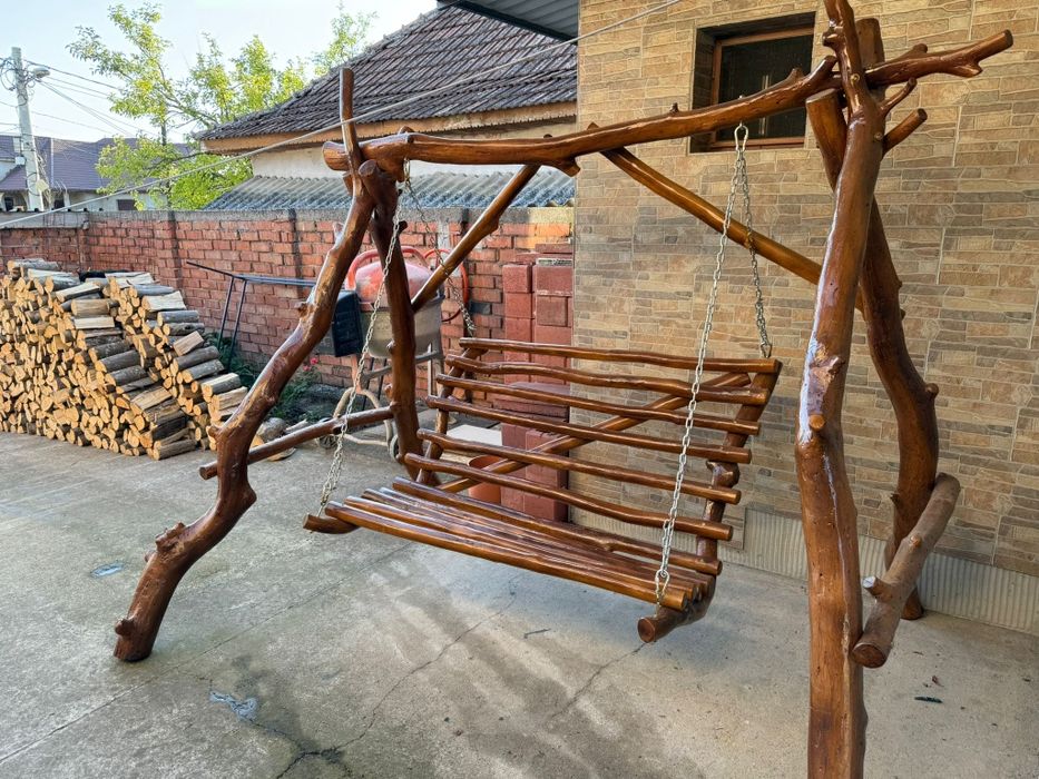 Vând leagăn din lemn pentru terasa sau gradina lucrat manual