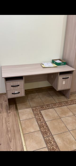 Продаем офисные столы