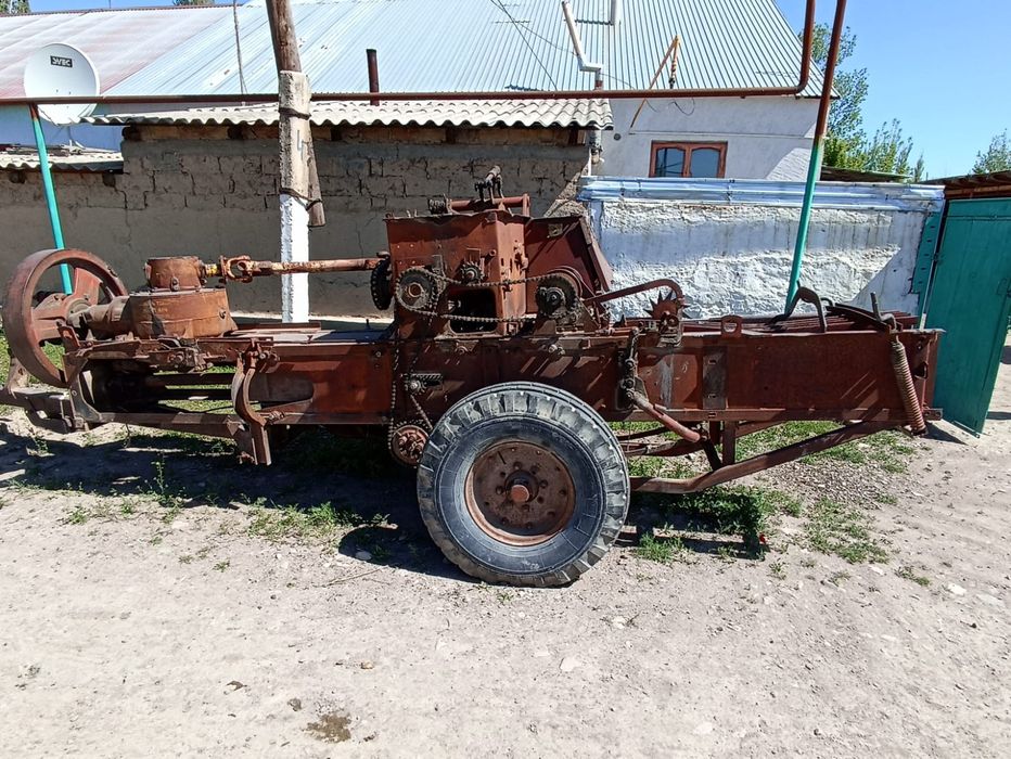 Трактор Т-28 и прессKG