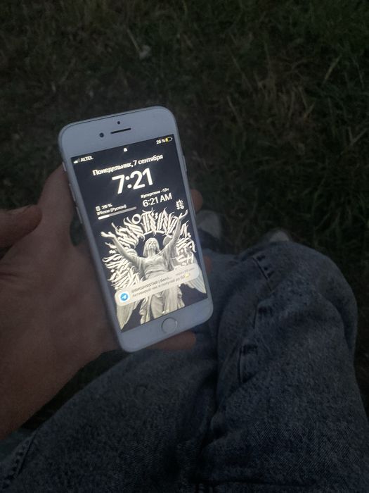 Продам iphone 8 64
