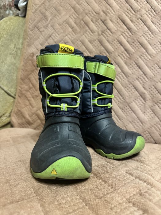 Продам детские сапоги