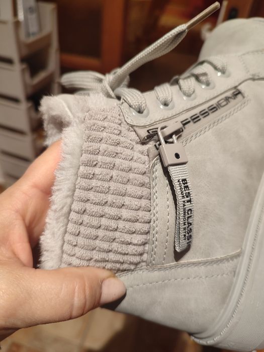 Нови сиви боти 35 номер