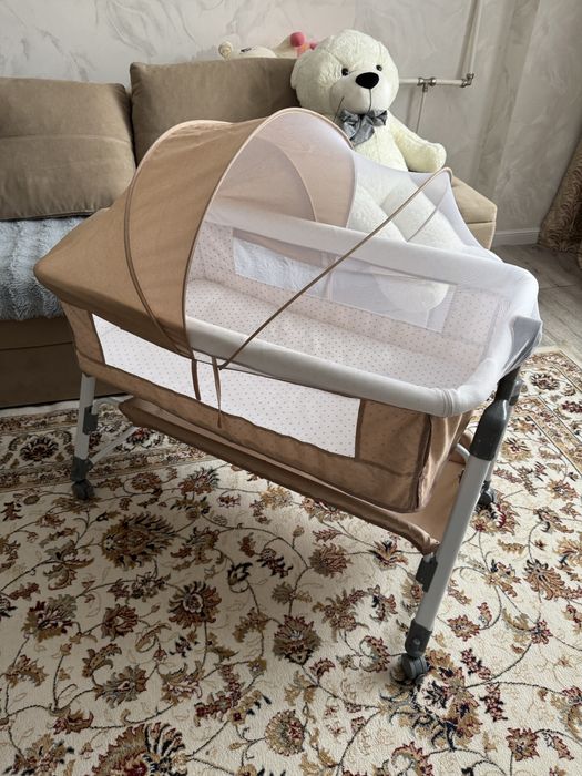 Продам манеж для новорождённых